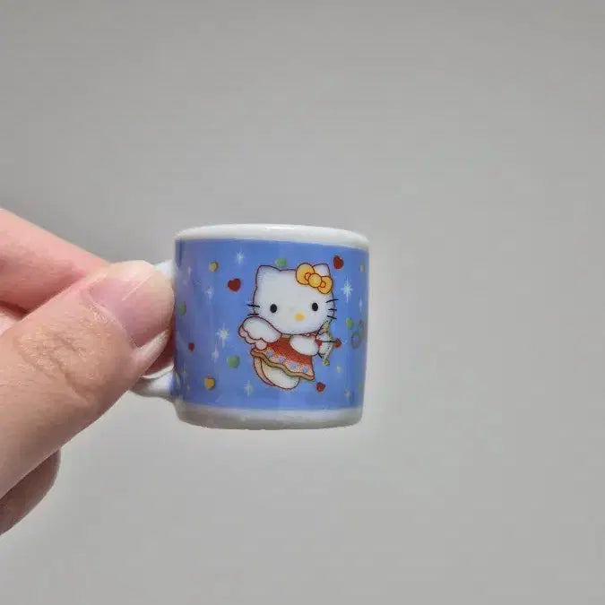 [BUNJANG] Hello Kitty Mini Mug Cup 4-Piece Bundle Set Miniature Interior Figure Dollhouse / 일괄)헬로키티 미니 머그컵 4개 세트 미니어쳐 인테리어 피규어 돌하우스