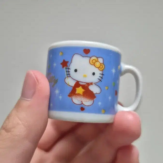 [BUNJANG] Hello Kitty Mini Mug Cup 4-Piece Bundle Set Miniature Interior Figure Dollhouse / 일괄)헬로키티 미니 머그컵 4개 세트 미니어쳐 인테리어 피규어 돌하우스