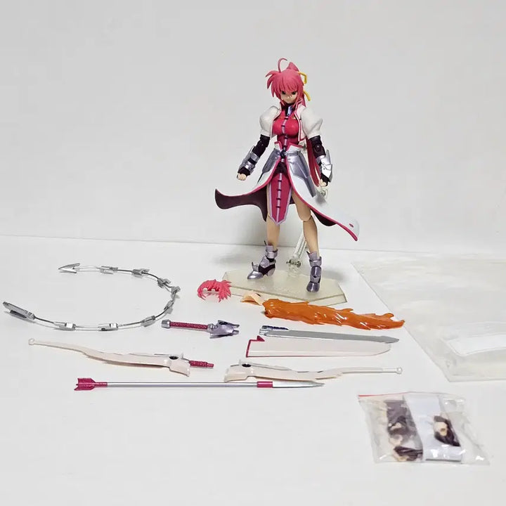 [BUNJANG] Figma Magical Girl Lyrical Nanoha Action Figure Bundle Set (Signum, Lucida) / 주말할인)피그마figma마법소녀 리리컬나노하 액션피규어(시그넘+루시에)