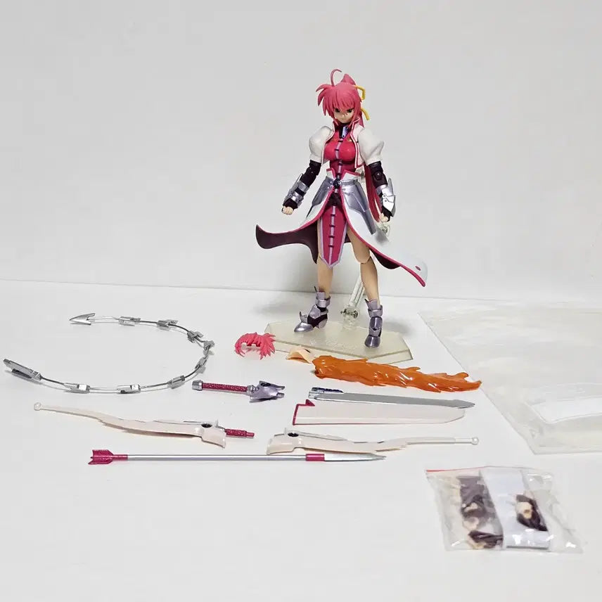 [BUNJANG] Figma Magical Girl Lyrical Nanoha Action Figure Bundle Set (Signum, Lucida) / 최종할인)피그마figma마법소녀 리리컬나노하 액션피규어(시그넘+루시에)