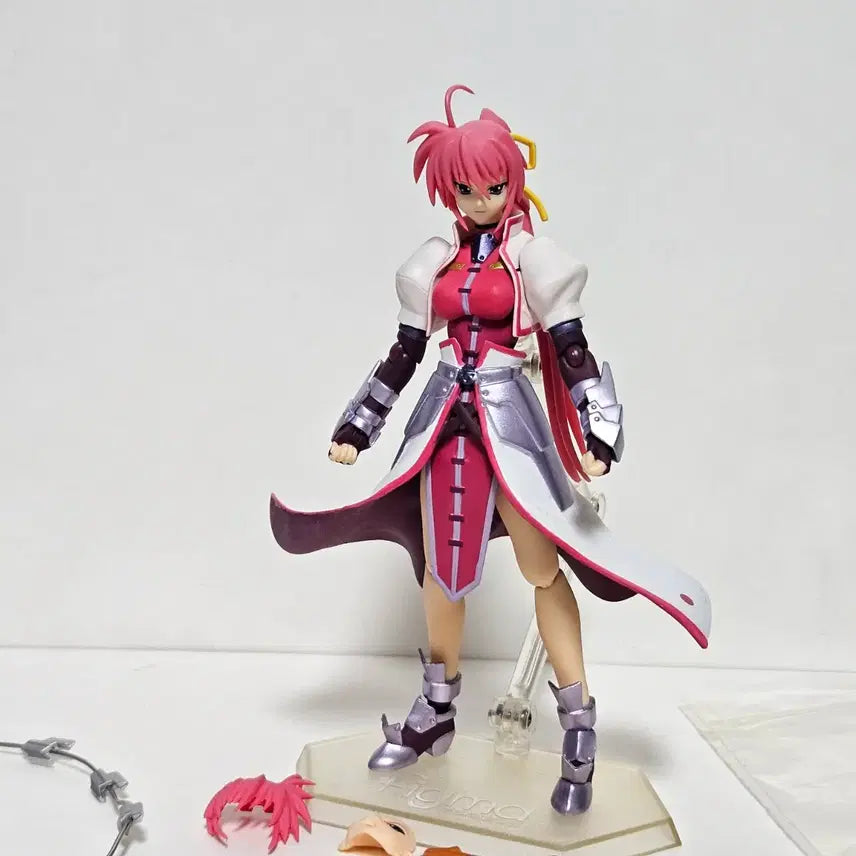 [BUNJANG] Figma Magical Girl Lyrical Nanoha Action Figure Bundle Set (Signum, Lucida) / 주말할인)피그마figma마법소녀 리리컬나노하 액션피규어(시그넘+루시에)