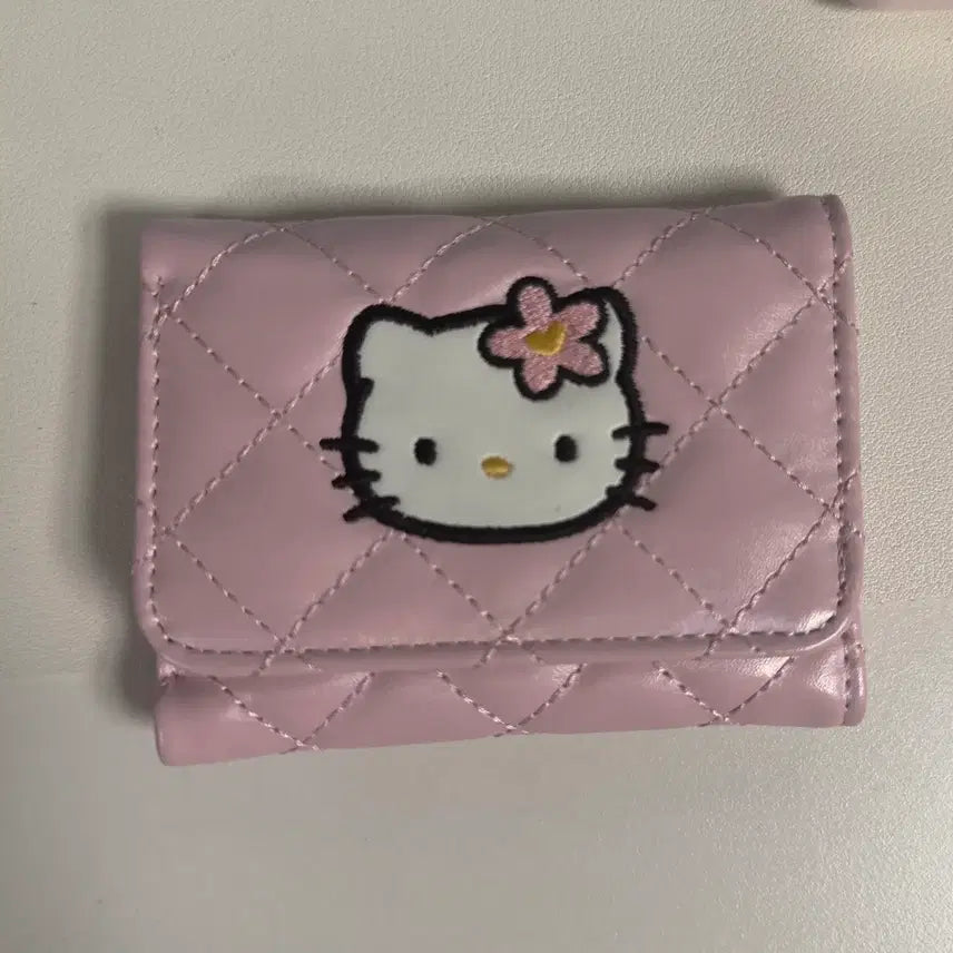 [BUNJANG] Sanrio Hello Kitty Quilting Bifold Wallet / 헬로키티 퀄팅 반지갑