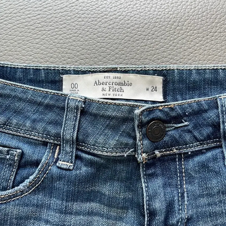 [BUNJANG] Abercrombie Rolled Hem Distressed Denim Shorts / 청반바지. 에버크롬비