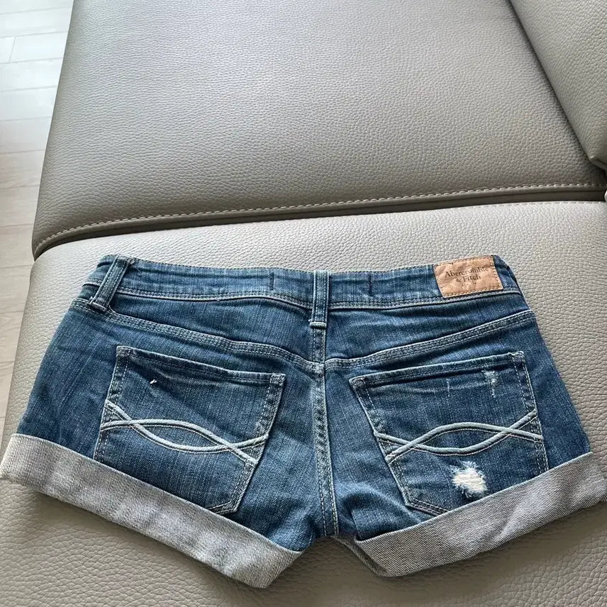 [BUNJANG] Abercrombie Rolled Hem Distressed Denim Shorts / 청반바지. 에버크롬비
