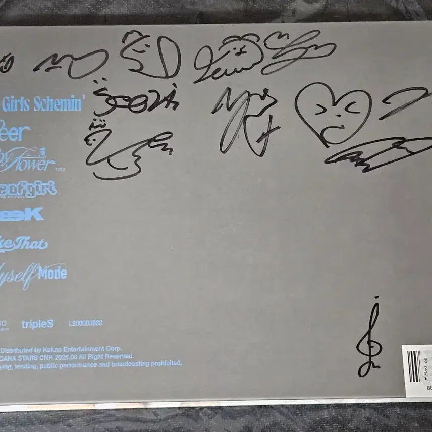 [BUNJANG] tripleS Love &amp; Pop Signed Album / 트리플에스 러브앤팝 비매 싸인 앨범