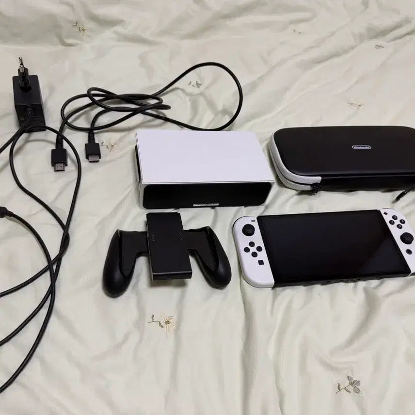 [BUNJANG] Nintendo Switch OLED White / 닌텐도 스위치 OLED 화이트