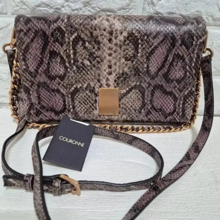 [BUNJANG] Kolon Embossed Leather Shoulder Bag / 쿠론 숄더백 뱀피 클러치겸 숄더백(새상품)