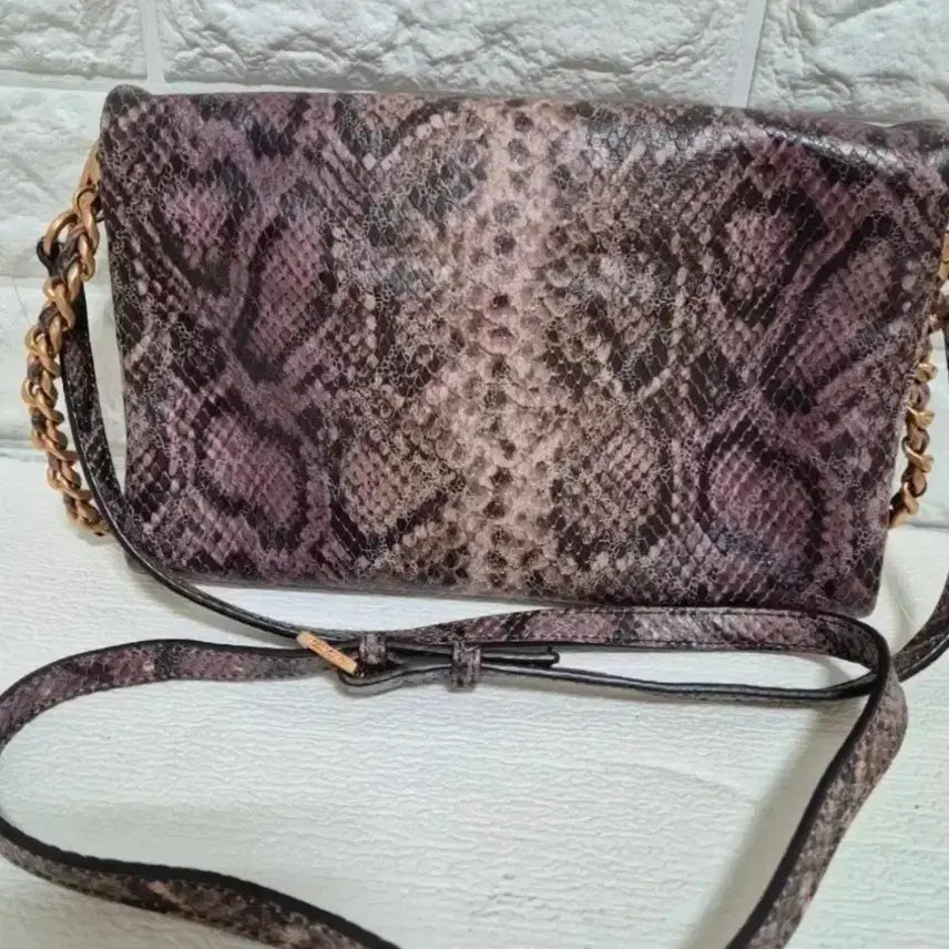[BUNJANG] Kolon Embossed Leather Shoulder Bag / 쿠론 숄더백 뱀피 클러치겸 숄더백(새상품)
