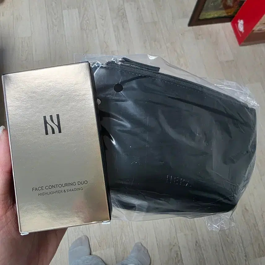 [BUNJANG] Hera Contouring Duo Highlighter &amp; Shading with Pouch / 새상품 헤라 컨투어링 듀오 하이라이터&amp;쉐딩 + 파우치 만원