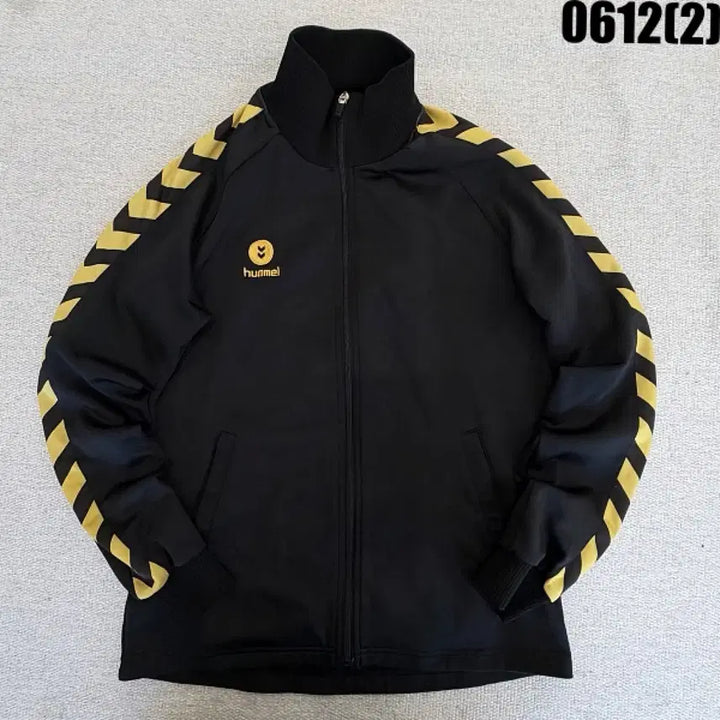 [SOLD OUT] 험멜 트랙탑 블랙 옐로우 L 0612