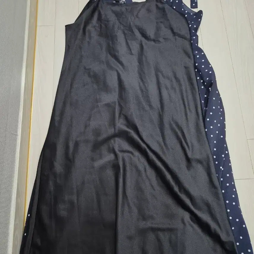[BUNJANG] Ririnenko &amp; Rappiaf Dresses (Set of 2) / 리리앤코, 라삐아프 원피스 2벌 (77)