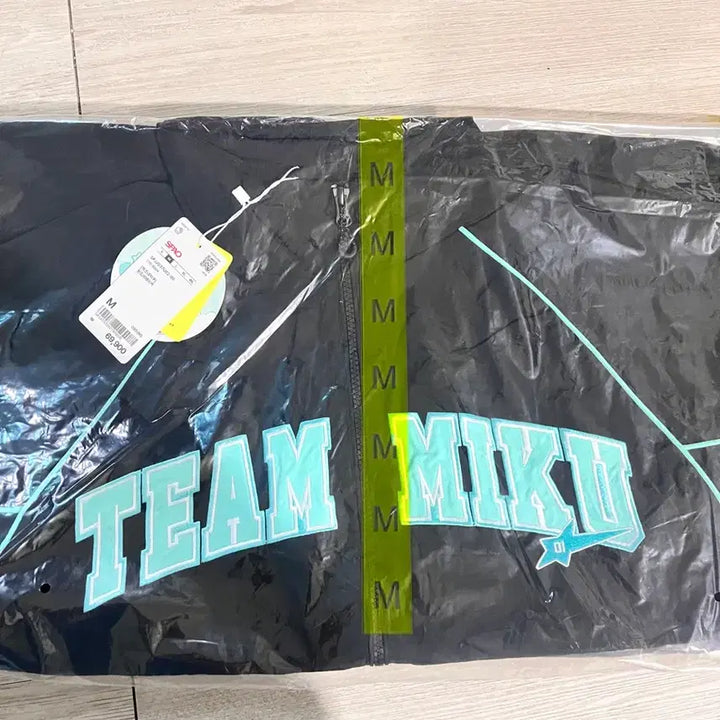 [BUNJANG] SPAO x Miku Windbreaker (M) Unsealed / 스파오 미쿠 (M)윈드브레이커 바람막이 미개봉