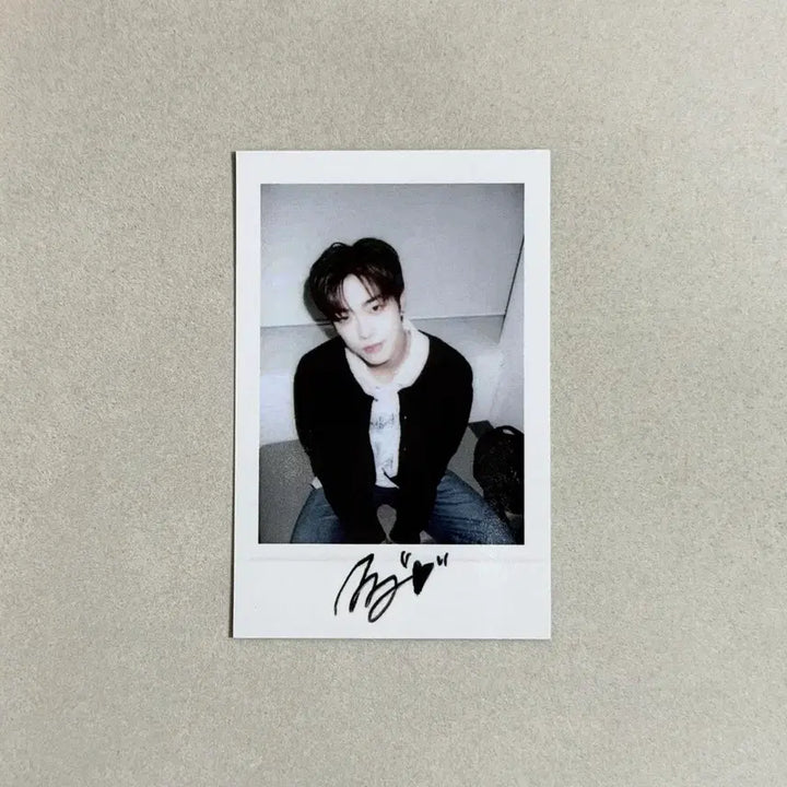[BUNJANG] Modyssey Rowan KCON Exclusive Polaroid Photocard / 모디세이 로완 포카 케이콘 한정