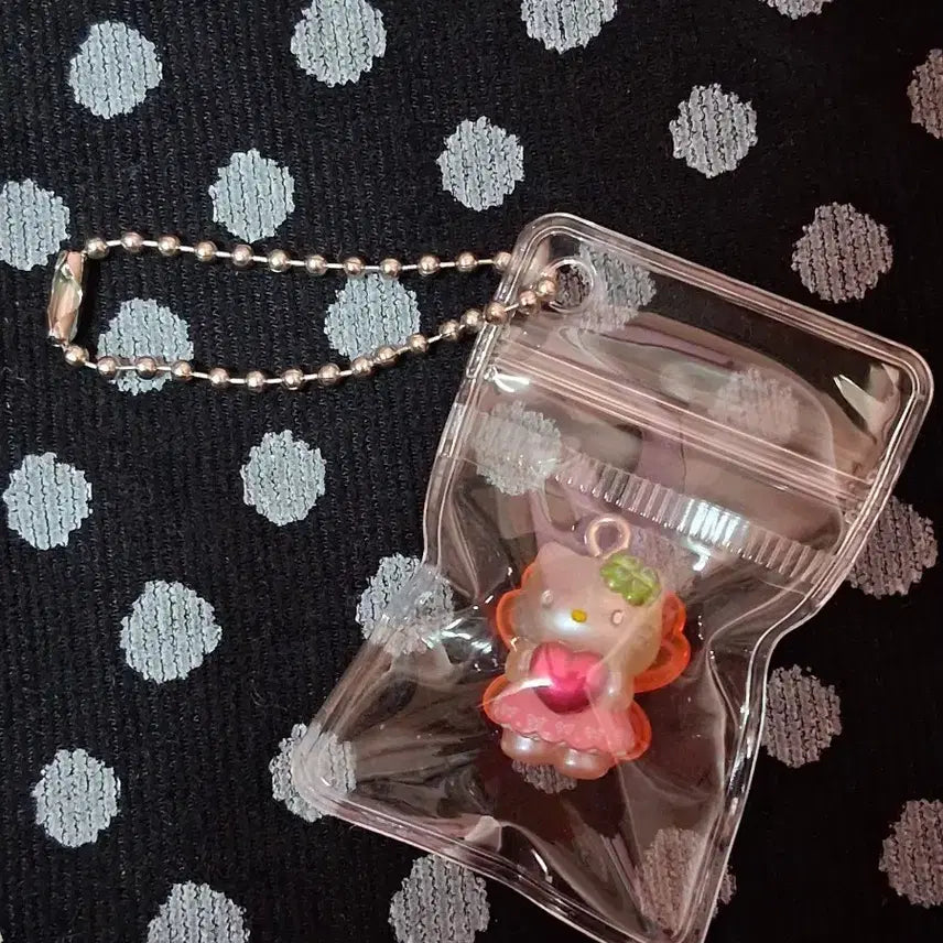 [BUNJANG] Sanrio Classic Hello Kitty Highland Clover Lucky Fairy Charm Keychain / 나스 하이랜드 네잎클로버 행운 요정 키티스트랩 고전 헬로키티 키링