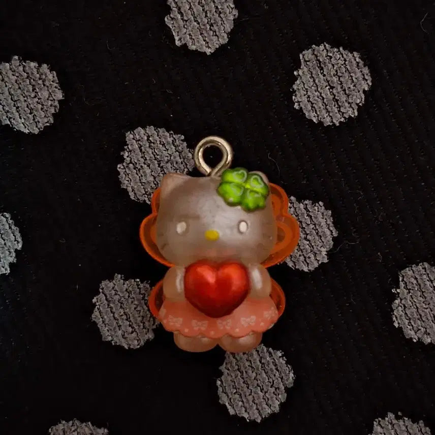 [BUNJANG] Sanrio Classic Hello Kitty Highland Clover Lucky Fairy Charm Keychain / 나스 하이랜드 네잎클로버 행운 요정 키티스트랩 고전 헬로키티 키링