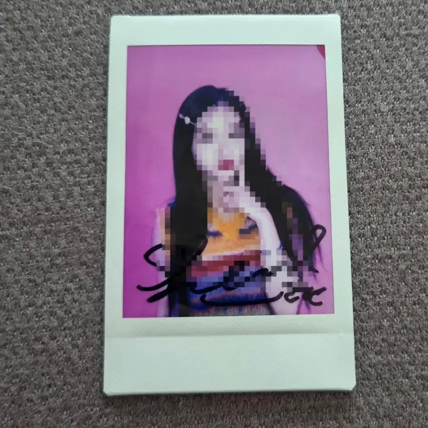 [BUNJANG] ARTMS Gowon Signed Polaroids / 루셈블 혜주 싸인 폴라로이드