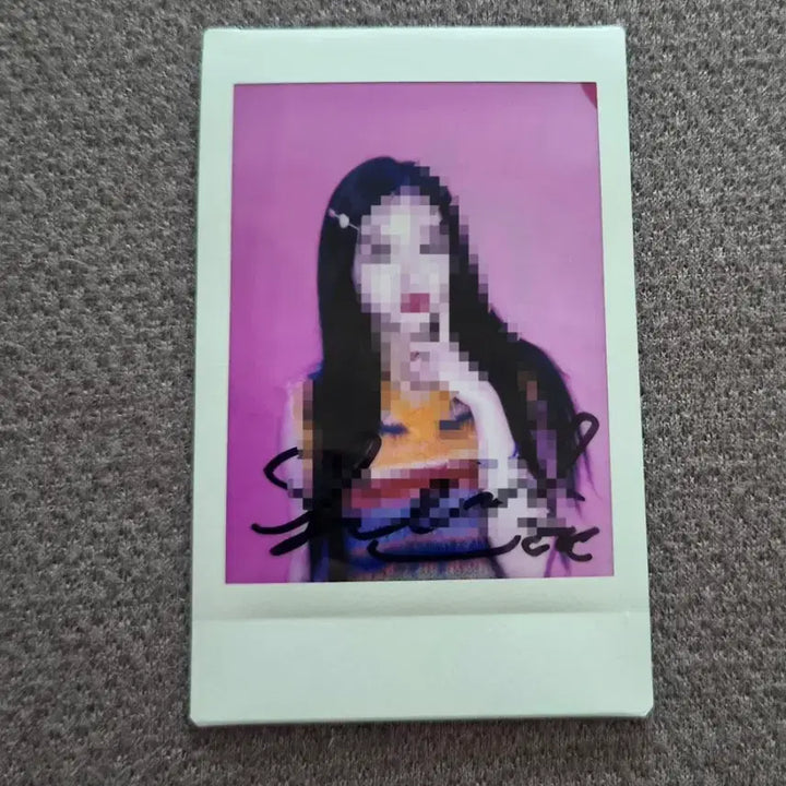 [BUNJANG] ARTMS Gowon Signed Polaroids / 루셈블 혜주 싸인 폴라로이드