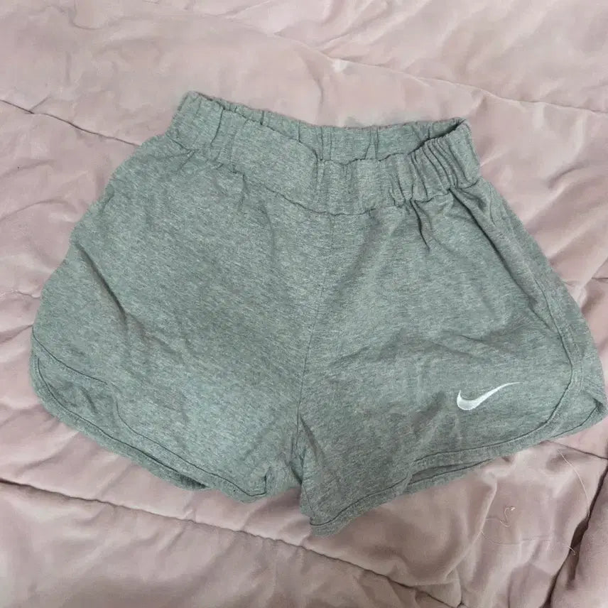 [SOLD OUT] 나이키 여성 트레이닝 반바지 그레이