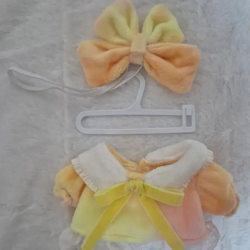 [BUNJANG] 20cm Doll Clothing Set - One-Piece Dress &amp; Ribbon Headband / 할인중) 20cm 솜인형 옷 팝니다.