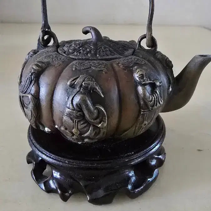 [BUNJANG] Bronze Pumpkin Teapot with Eight Immortals / 호박형 청동주전자