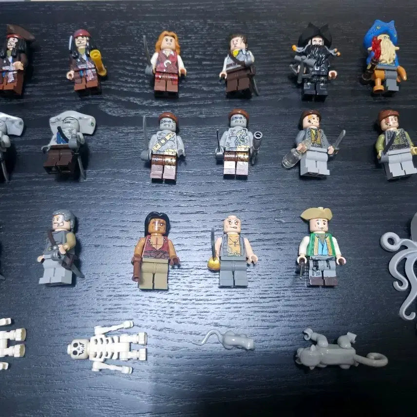 [BUNJANG] LEGO Compatible Pirate Figurines Set (16 Types) / 레고 호환 해적 피규어 16종 (문어, 원숭이, 쥐 포함)