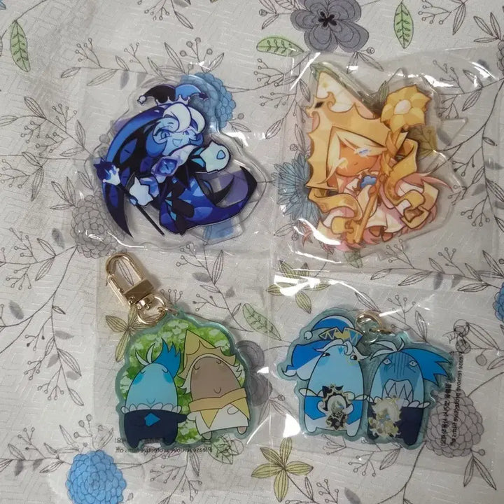 [BUNJANG] Cookie Run Kingdom Shadow Milk Pure Vanilla Cookie Acrylic Stand &amp; Keyring Bundle / 쿠키런 킹덤 쉐도우밀크 퓨어바닐라 쿠키 아크릴 스탠드 키링 비공굿 일괄