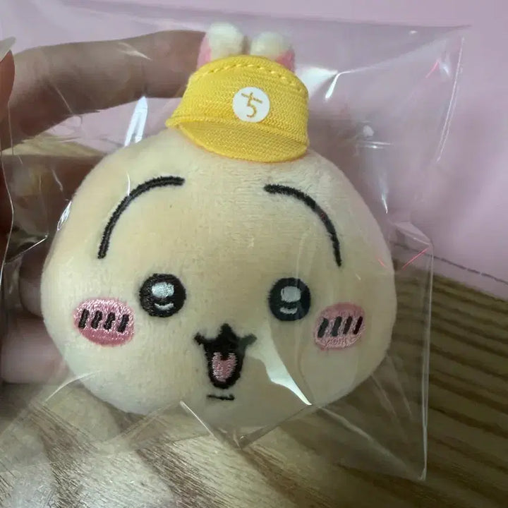 [BUNJANG] Cheekawa 5th Anniversary Delivery Usagi Novelty Badge / 먼작귀 치이카와 5주년 택배 우사기 노벨티 뱃지 판매 양도