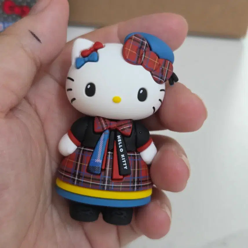 [BUNJANG] Sanrio Hello Kitty Monokuro Girlie Series Birthday Closet Figure / 산리오 헬로키티 모노쿠로 걸리 시리즈 생일 클로젯 피규어