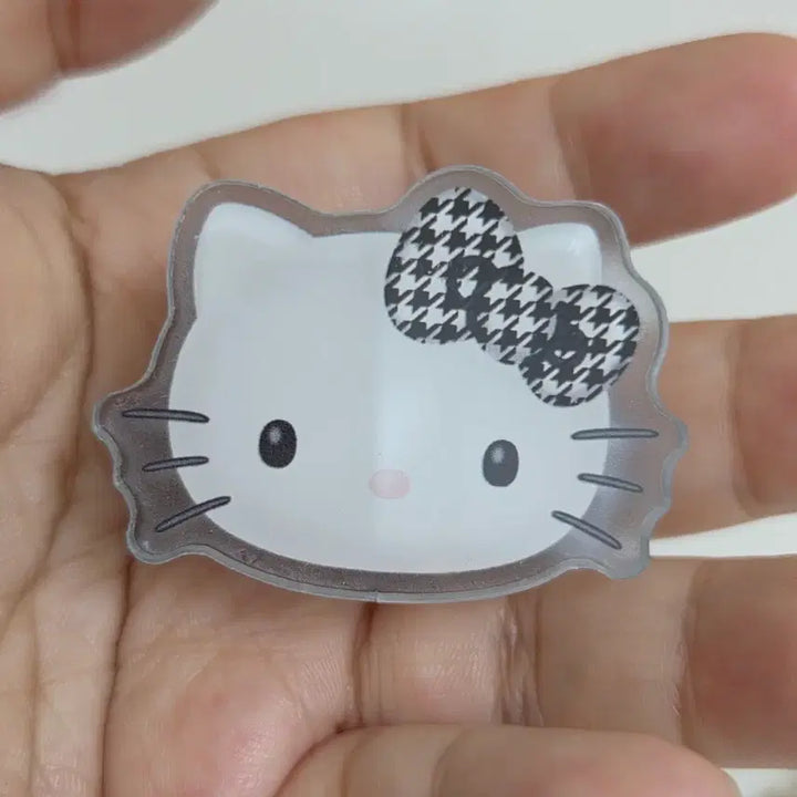 [BUNJANG] Sanrio Hello Kitty Random Acrylic Clip / 산리오 키티 랜덤 아크릴 집게
