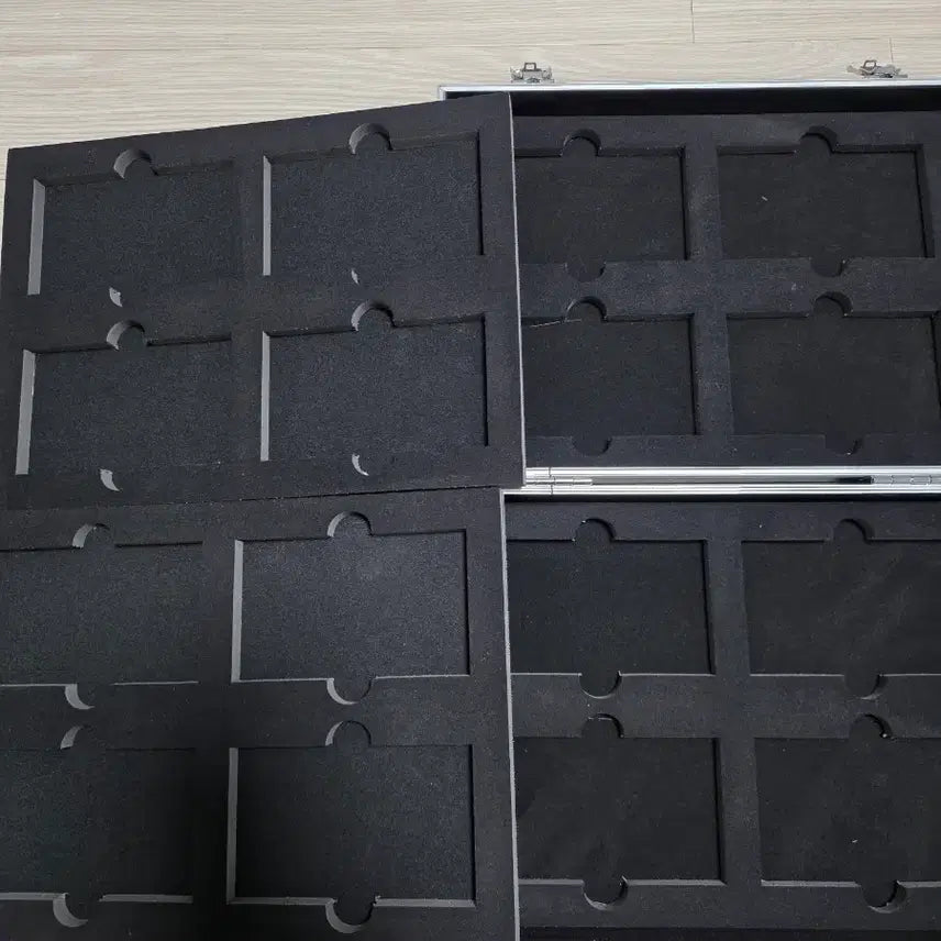 [BUNJANG] Pokemon PSA Graded Card Aluminum Hard Case (16 Slots) / 포켓몬 PSA 등급 카드 보관 알루미늄 하드케이스 (16칸)