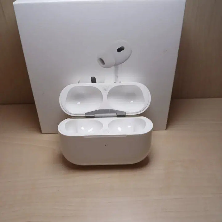 [BUNJANG] Apple AirPods Pro 2nd Generation Charging Case / 애플 에어팟 프로 2세대 본체8핀