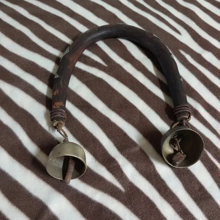 [BUNJANG] Antique Wooden and Metal Cowbell / 만속품  멍 워낭