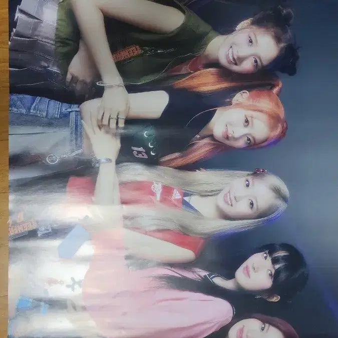 [BUNJANG] STAYC Bubble Album First Press Large Poster / [판매] 스테이씨 버블 앨범 초판 대형 포스터