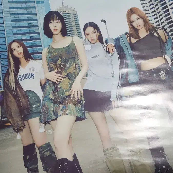 [BUNJANG] aespa MY WORLD Spicy Album First Press Poster Set (Winter, Group) / [판매] 에스파 Spicy 앨범 초판 포스터 3장