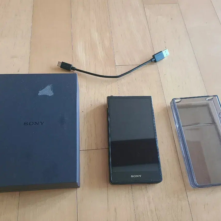 [BUNJANG] Sony NW-ZX707 DAP with Case and Box / 소니 DAP Sony NW-ZX707 직거래 네고^^