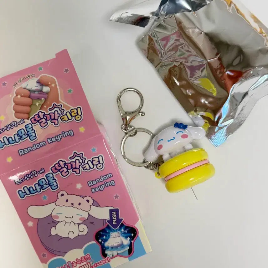 [BUNJANG] Cinnamoroll Light-Up Keycap Keychain / 시나모롤 딸깍키링 산리오키링 불빛 키캡키링