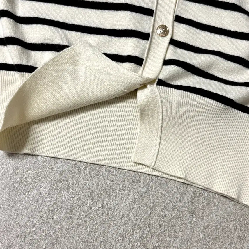 [BUNJANG] General Idea Stripe Essential Cardigan / [제너럴아이디어] 스트라이프 에센셜 가디건
