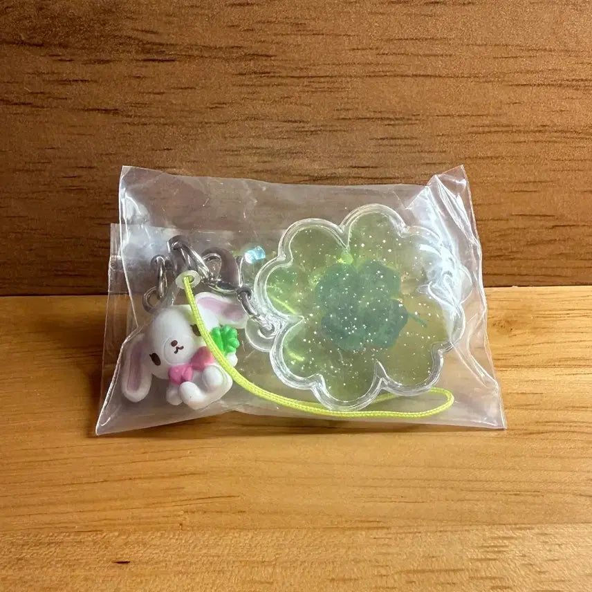 [BUNJANG] Sanrio Heisei Series Clover Keychain [Shirousa] / 산리오 헤이세이 시리즈 클로버 키링[시로우사]