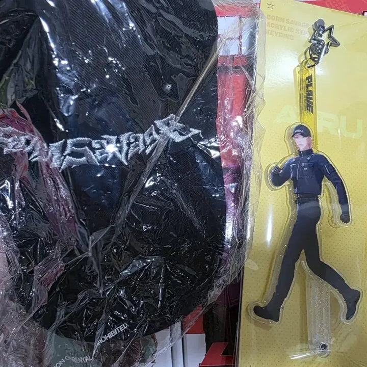 [BUNJANG] PLAVE Caligo 2 MD Set (Hat + Sticky Ring Noah + Photocard) / 칼리고2 엠디 노아포카+아크릴스틱키링+모자