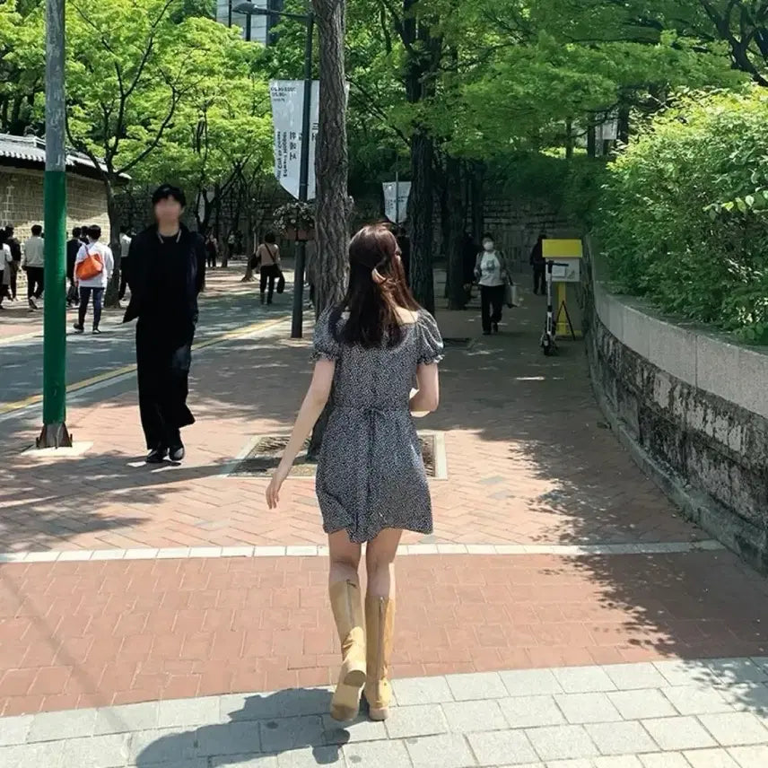 [SOLD OUT] 플라워 셔링 미니 원피스
