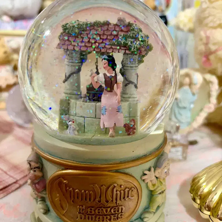 [BUNJANG] Vintage Disney Snow White and the Seven Dwarfs Snow Globe (No Music Box) / 빈티지 디즈니 백설공주와 일곱난쟁이 스노우볼(오르골 없음)