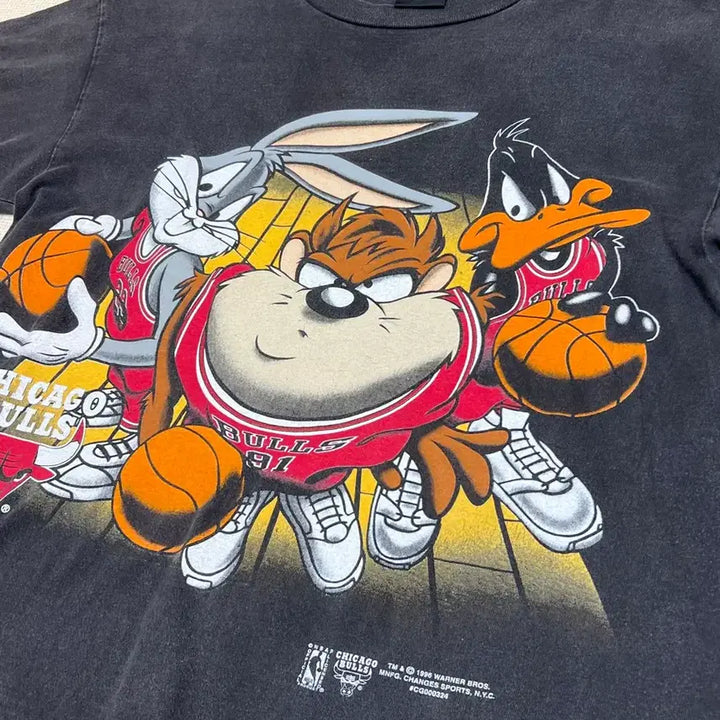 [BUNJANG] 90s Vintage Chicago Bulls Looney Tunes Character T-Shirt / 90s 빈티지 시카고불스 루니툰스 캐릭터 티셔츠 L사이즈