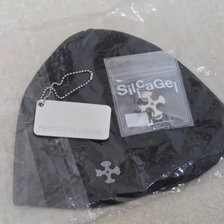 [BUNJANG] Silica Gel Beanie + Official Badge Bundle Set / [일괄] 실리카겔 비니 + 공식 뱃지