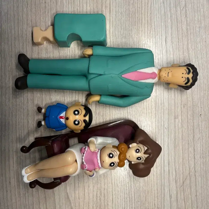 [BUNJANG] Crayon Shin-chan Family Photo Figure Set / 짱구 가족사진 피규어 세트 일본정품