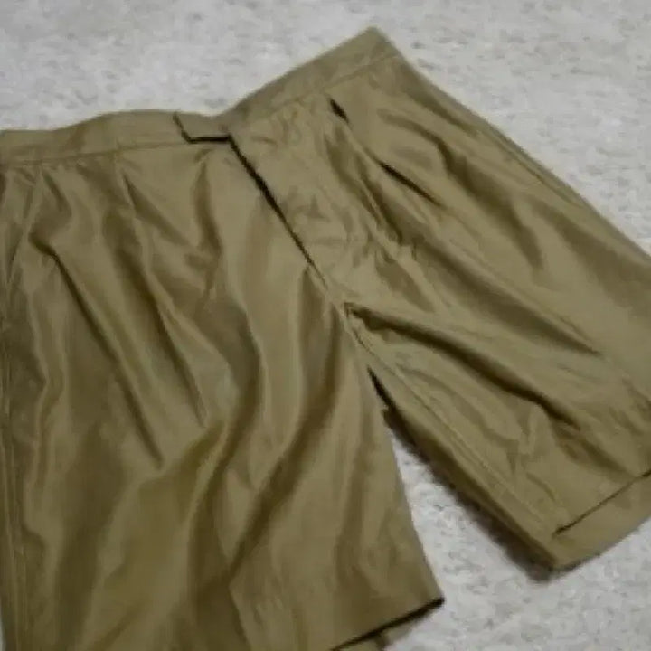 [BUNJANG] Kaptain Sunshine Khaki Bermuda Shorts / 캡틴선샤인 / 카키 버뮤다 팬츠