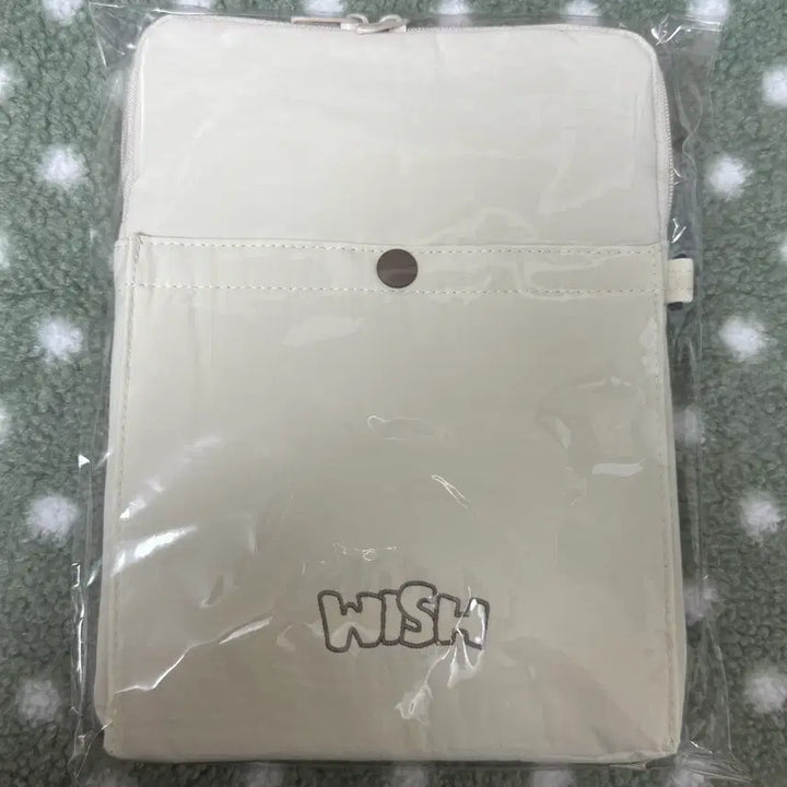 [BUNJANG] Wish Station Yuuichi iPad Pouch Photocard Bundle Set Sealed / 위시스테이션 유우시 아이패드 파우치 포카 포함 미개봉 귤패딩 엔시티위시