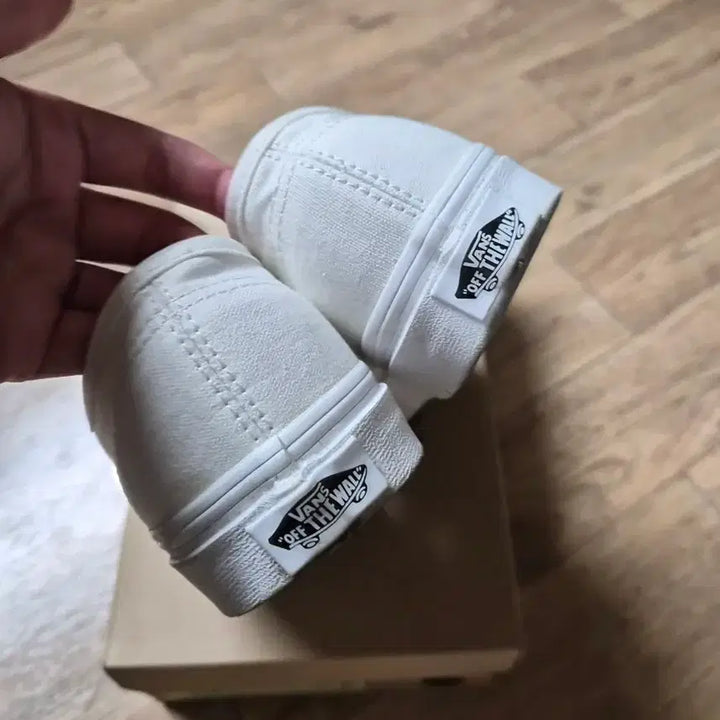 [BUNJANG] Vans Authentic Sneakers White / 반스 어센틱 스니커즈 화이트 240