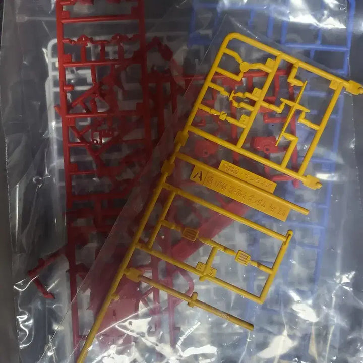 [BUNJANG] Bandai RG 1/144 RX-78-2 Gundam 2.0 Painted Kit with Delpi Decal / RG 퍼스트 건담 2.0 도색된 킷+델피데칼