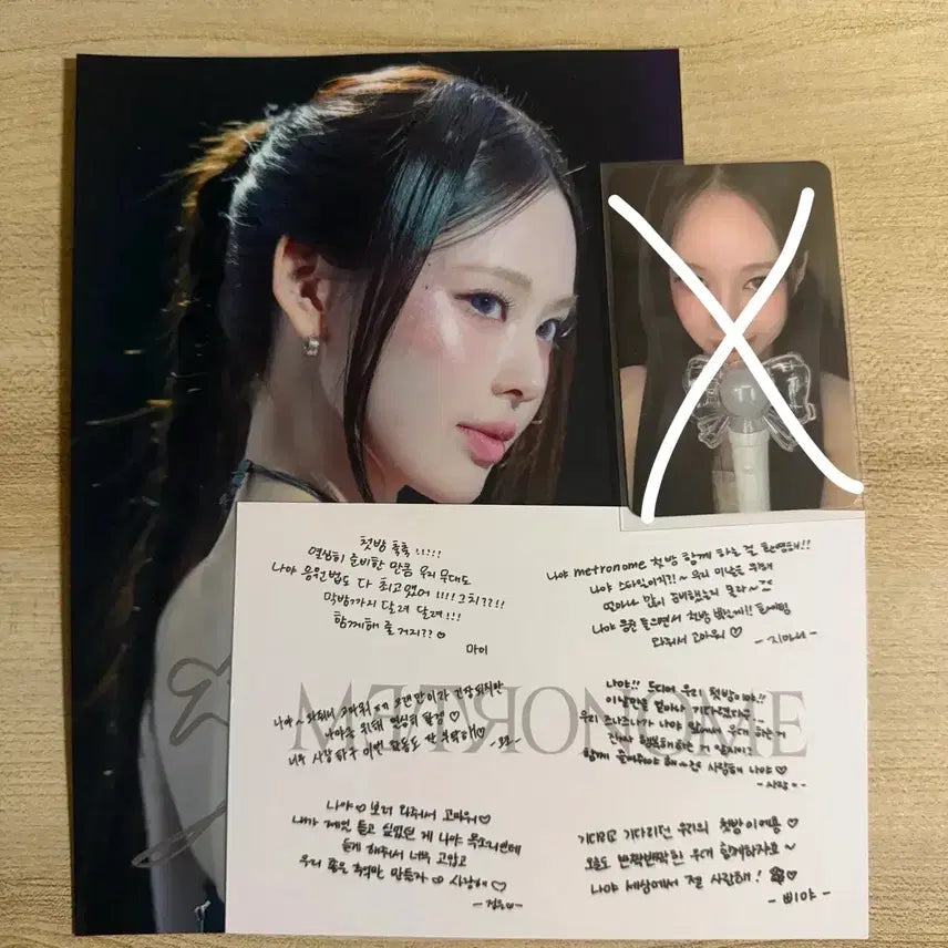 [BUNJANG] Lee Know Bang Chan Signed Poster + Photocard + Group Postcard / 이즈나 방지민 미팬 싸인 포스터+포카+단체 엽서