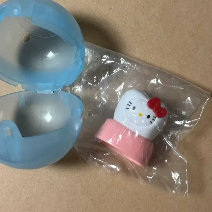 [BUNJANG] Sanrio Hello Kitty Tooth Gacha New / 산리오 이빨가챠 헬로키티 새상품